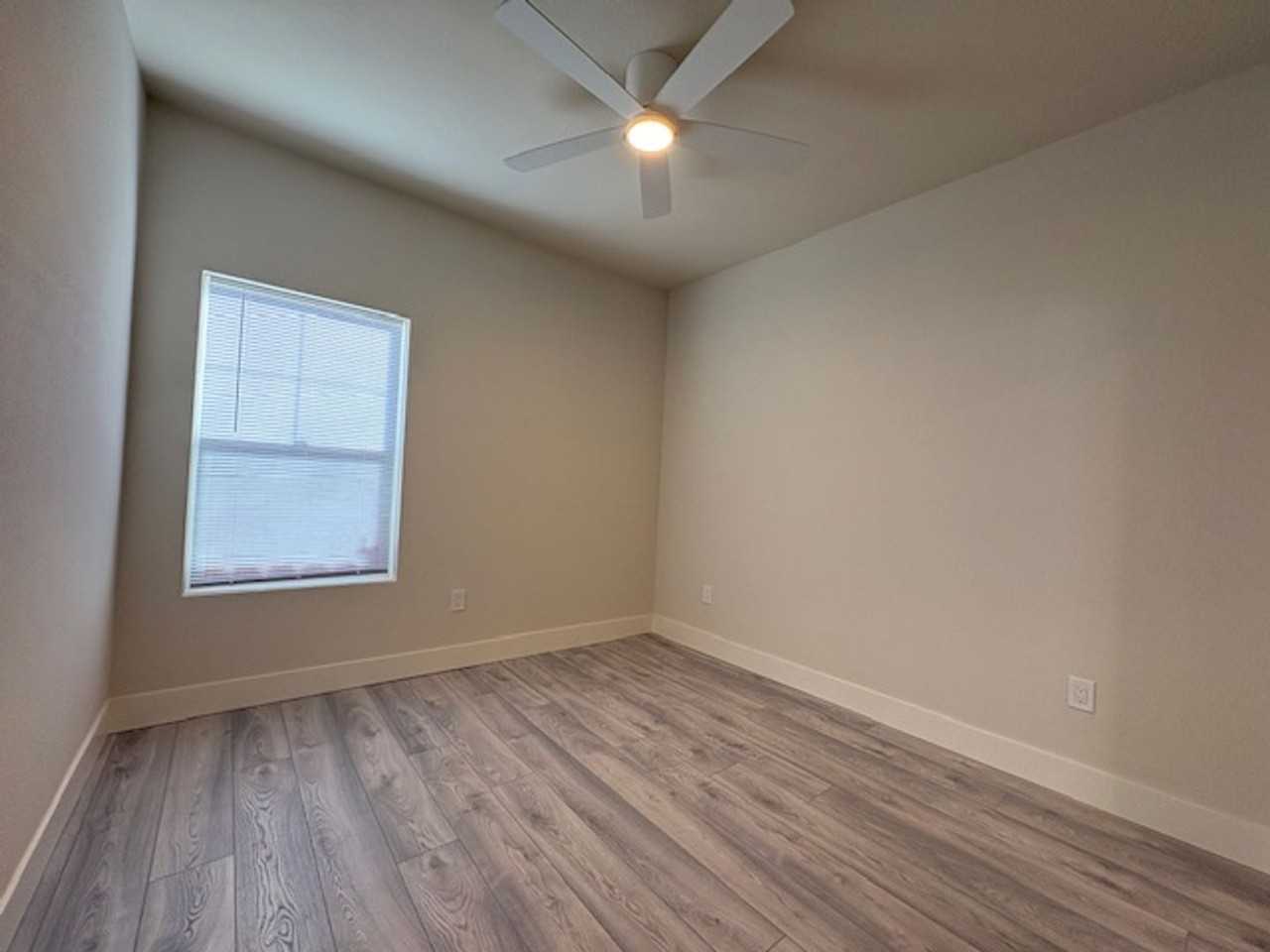 616 1/2 Mormon St - Photo 7 of 13