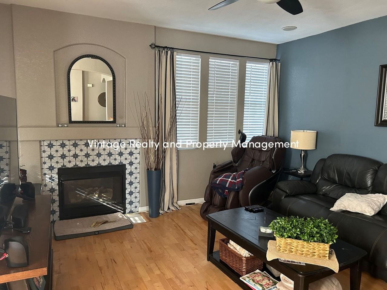 55 Drawbridge Ct - Photo 3 of 31