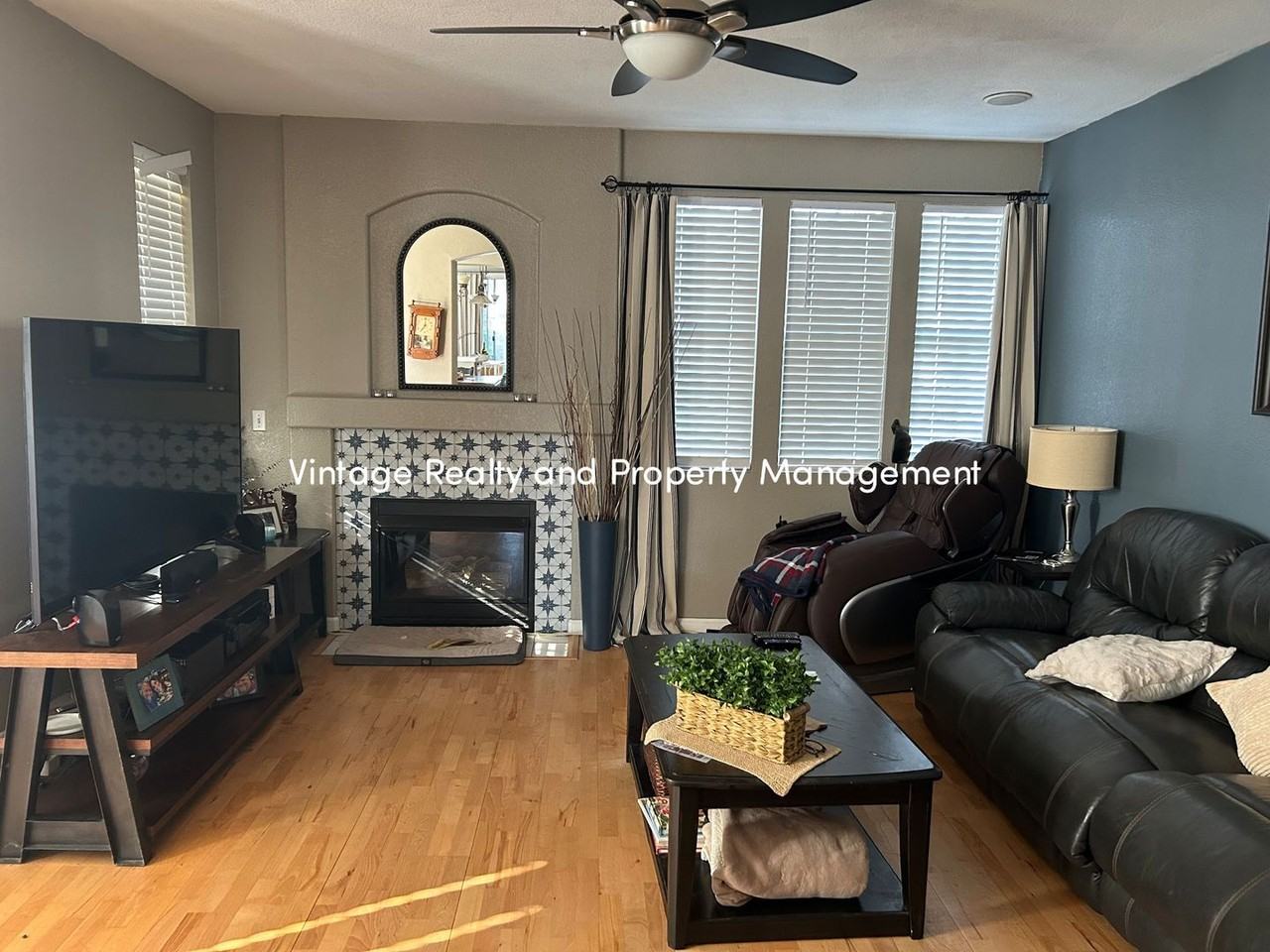 55 Drawbridge Ct - Photo 4 of 31