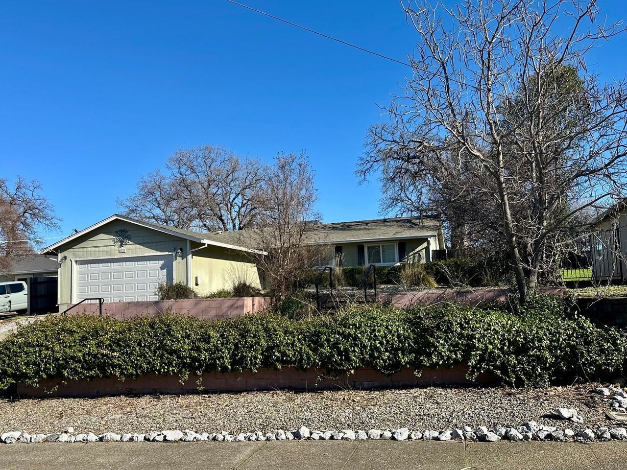 3625 Summit Dr - Photo 2 of 28