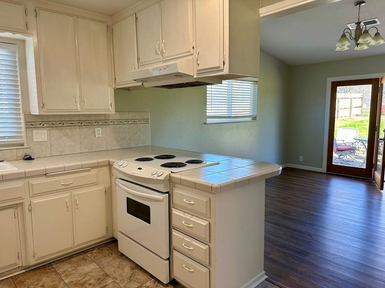 3625 Summit Dr - Photo 6 of 28