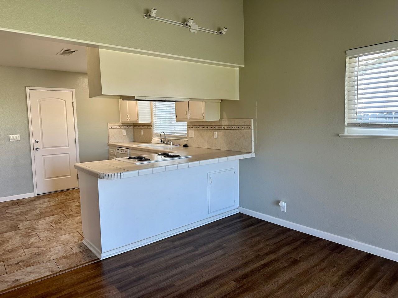 3625 Summit Dr - Photo 7 of 28