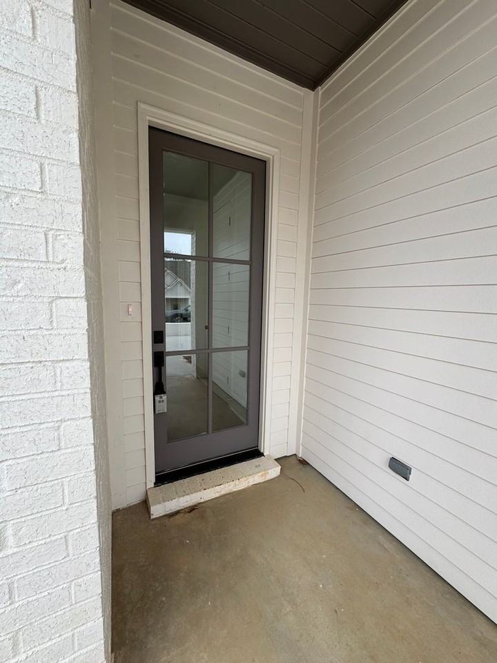 1221 Ivy Rd - Photo 2 of 10