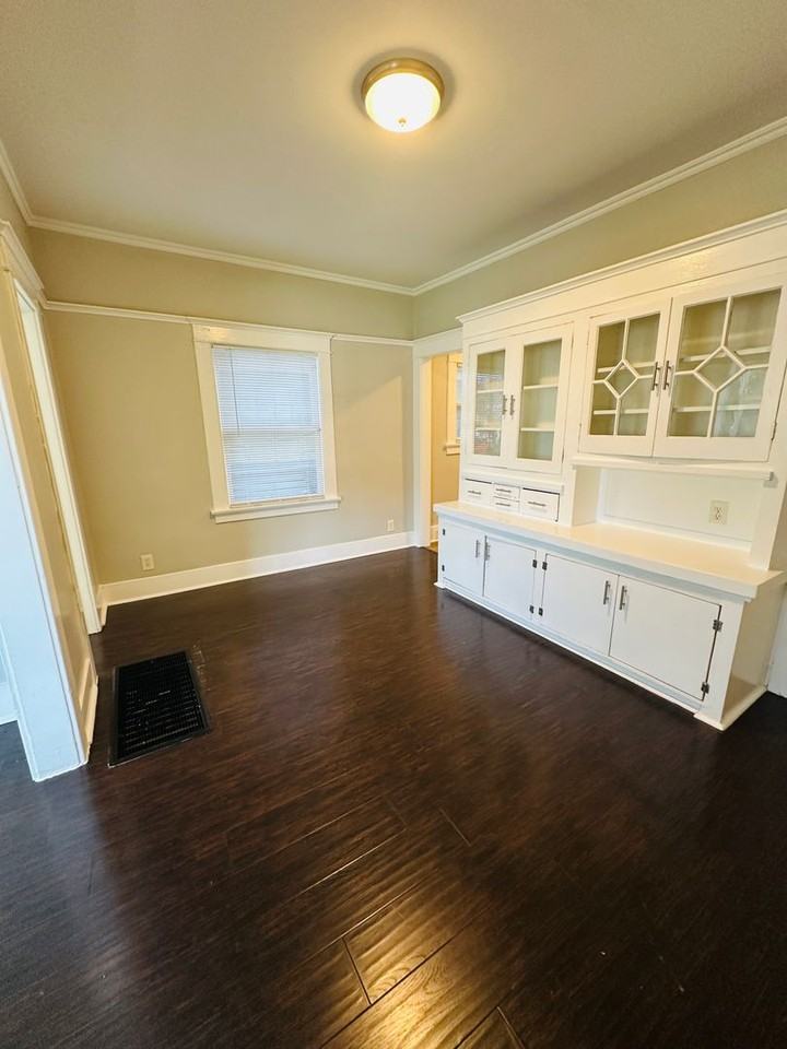 32 Orange Ave - Photo 3 of 12