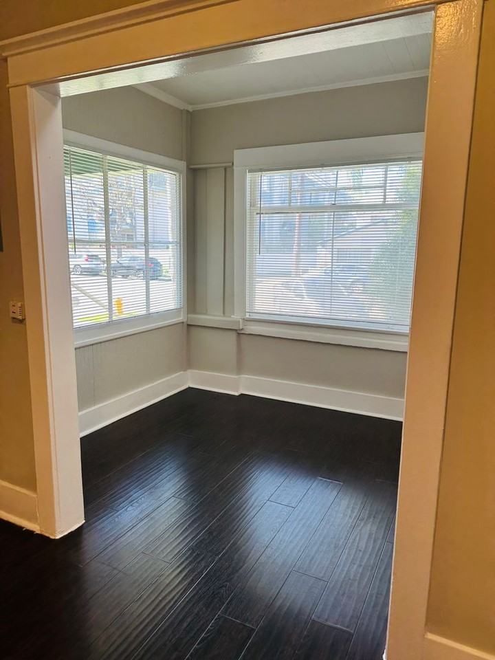 32 Orange Ave - Photo 5 of 12