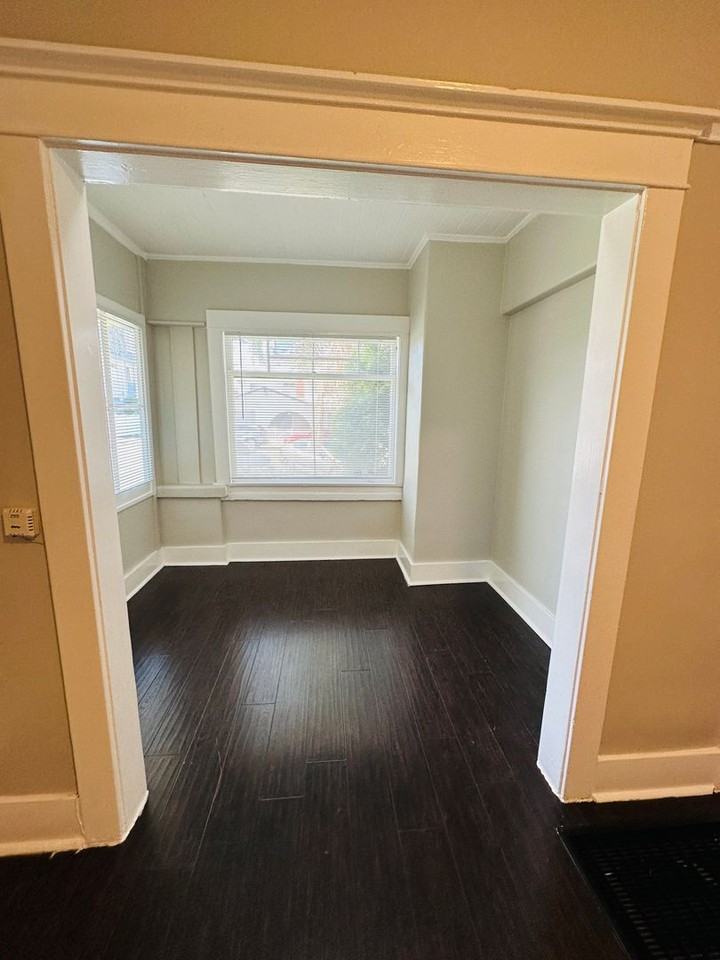 32 Orange Ave - Photo 6 of 12