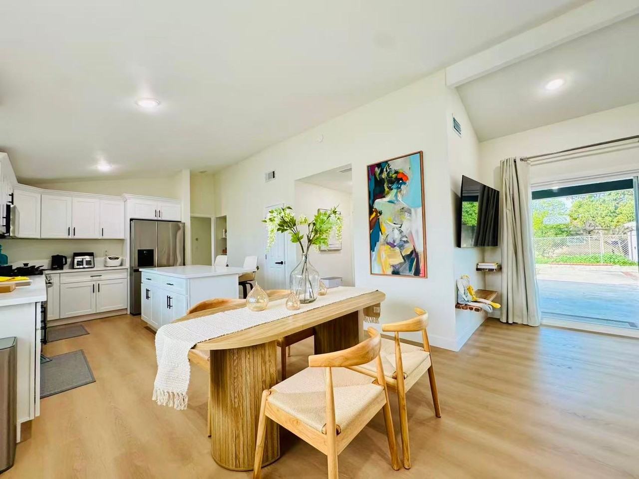 1741 Warwick St - Photo 5 of 31