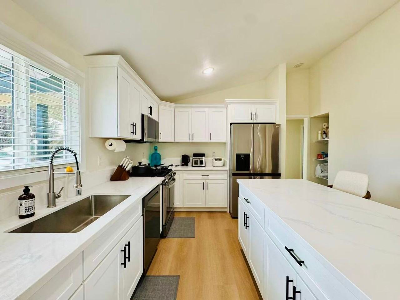 1741 Warwick St - Photo 7 of 31