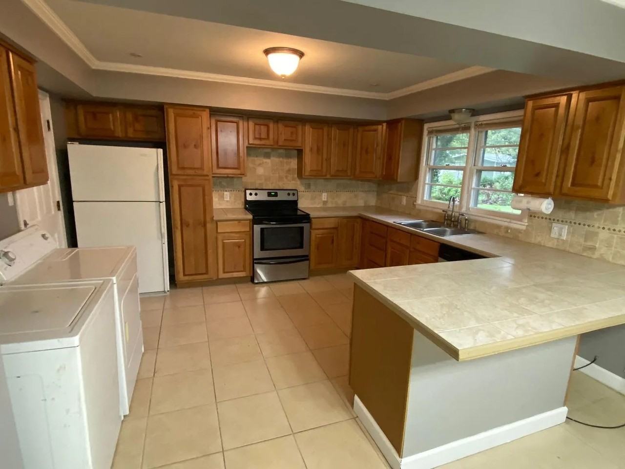 1912 S Weaver Ave - Photo 3 of 10