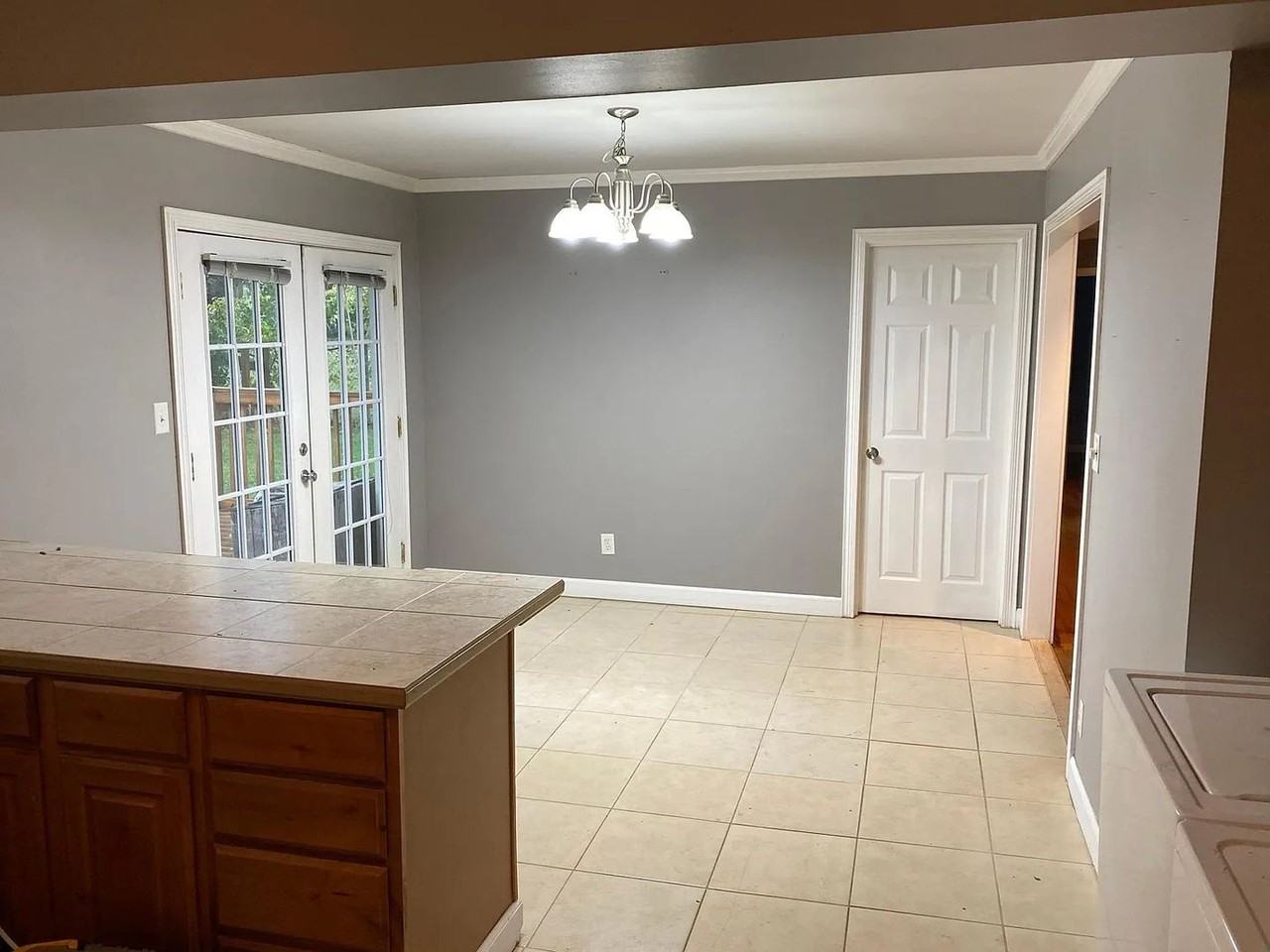 1912 S Weaver Ave - Photo 5 of 10