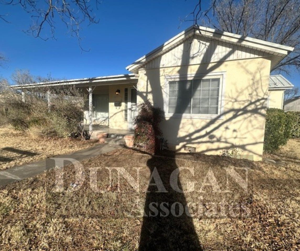 1024 N Main St - Photo 2 of 10