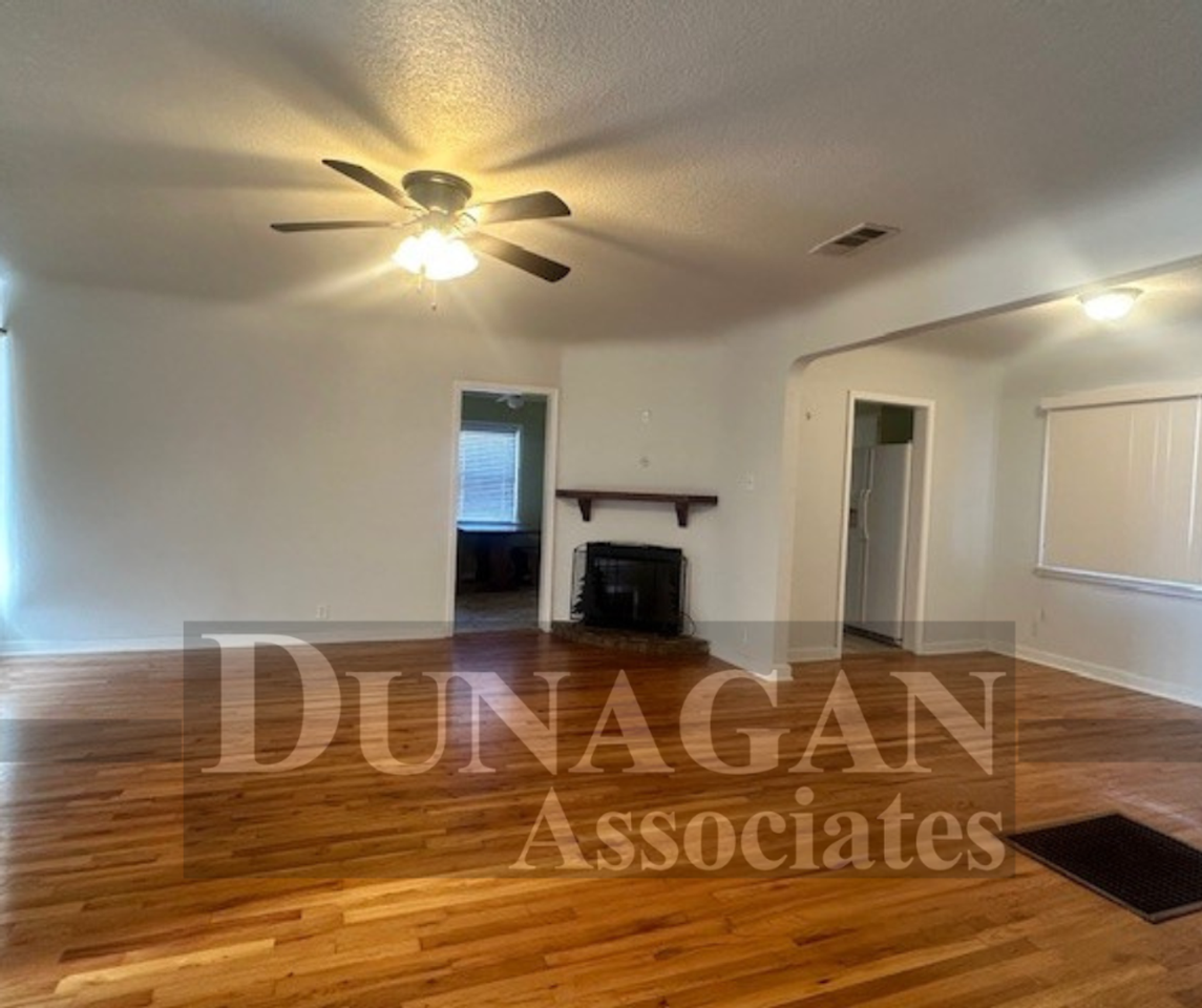 1024 N Main St - Photo 3 of 10