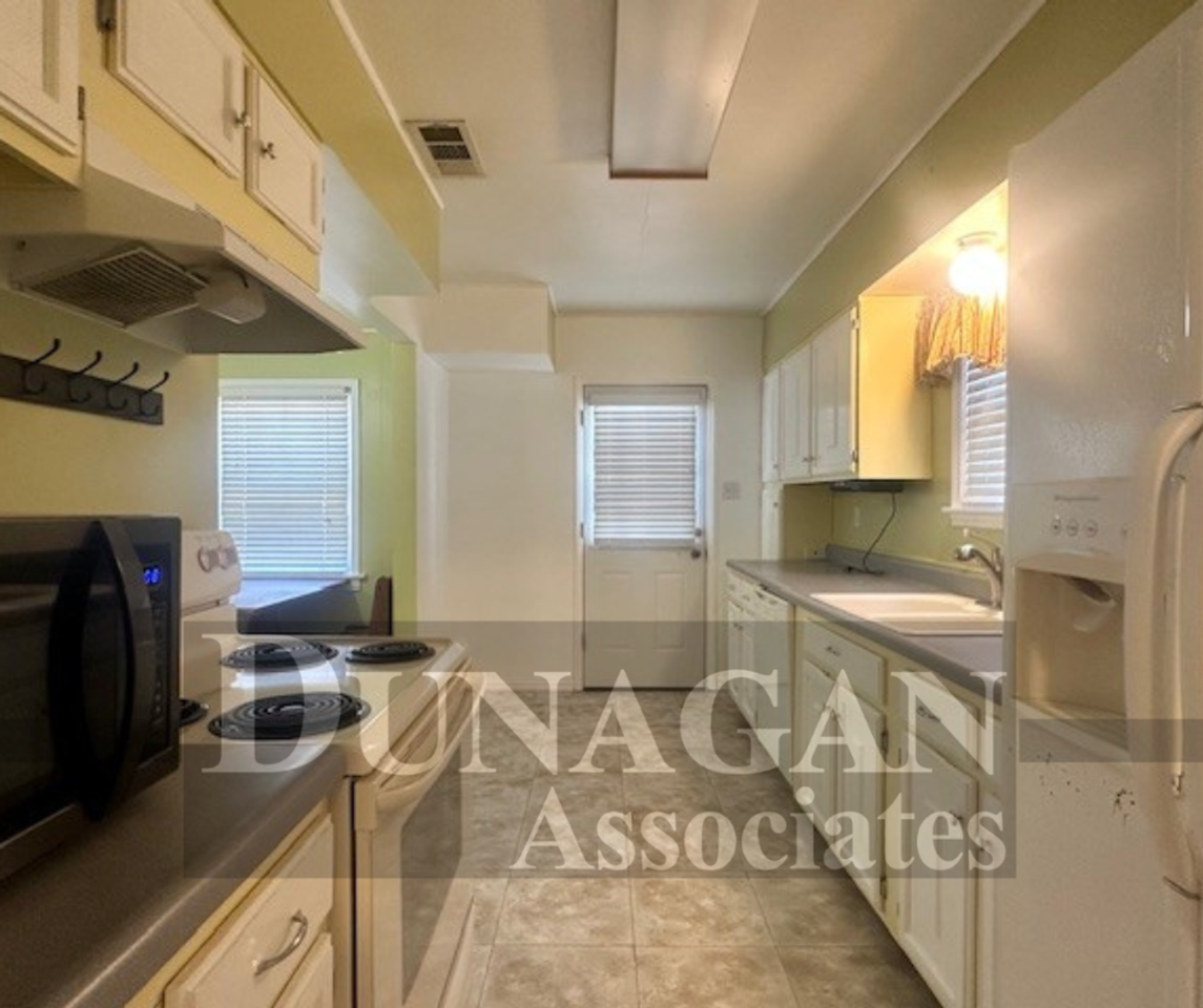 1024 N Main St - Photo 4 of 10