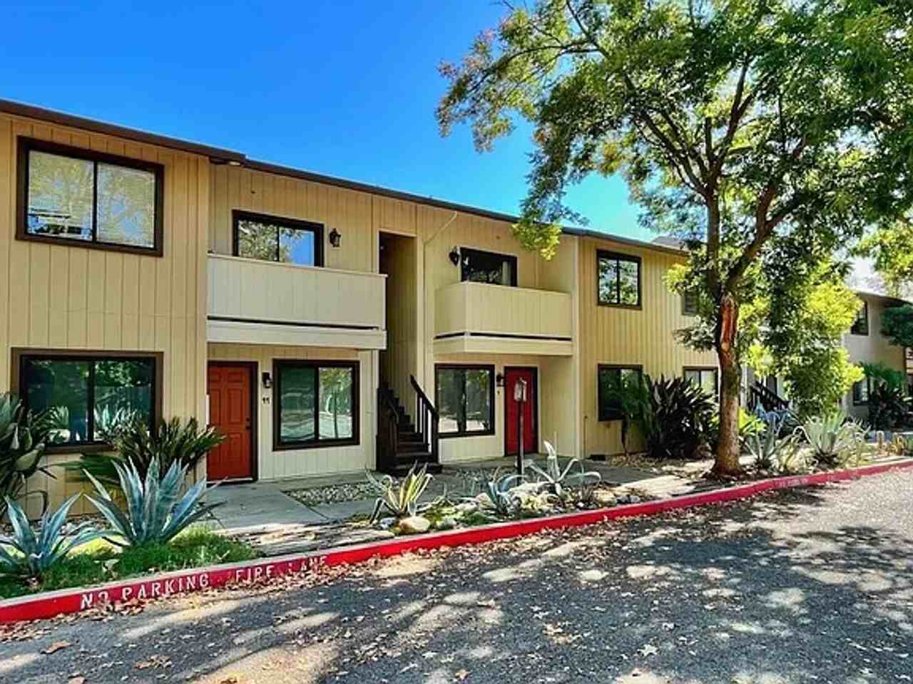 CITRUS_FLATS - Photo 2 of 50