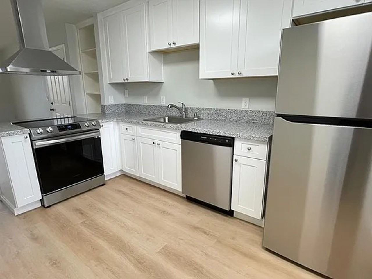 CITRUS_FLATS - Photo 6 of 50