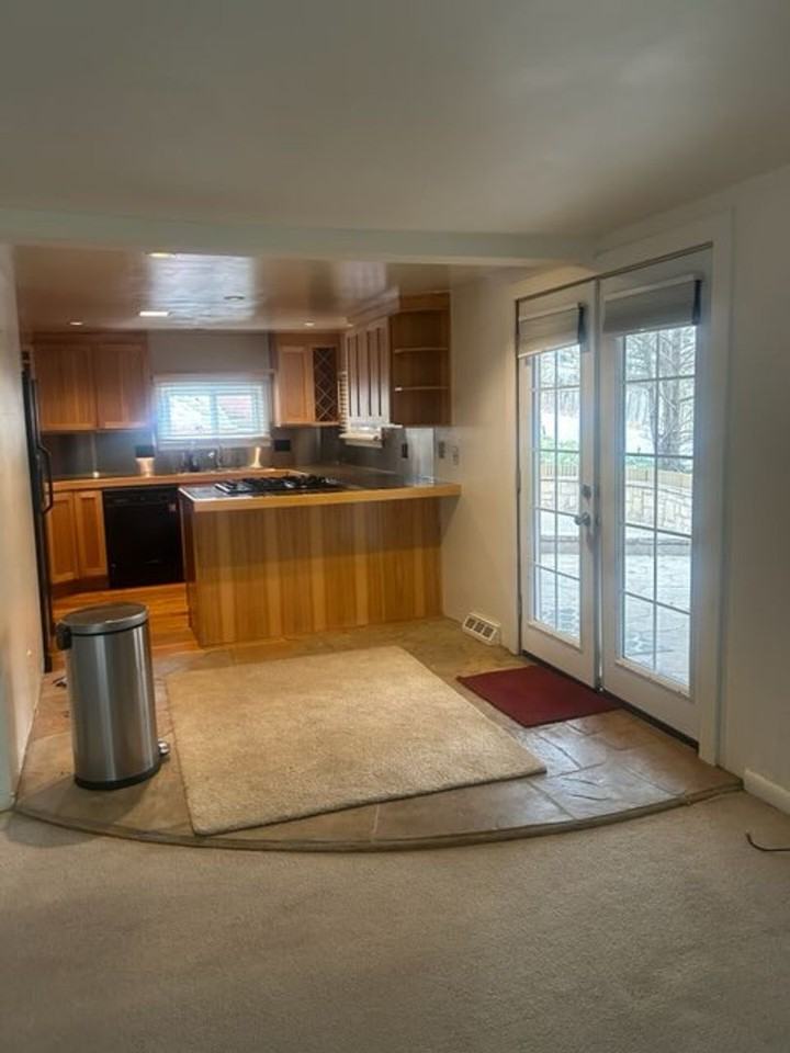 716 Cowdin Dr - Photo 6 of 15