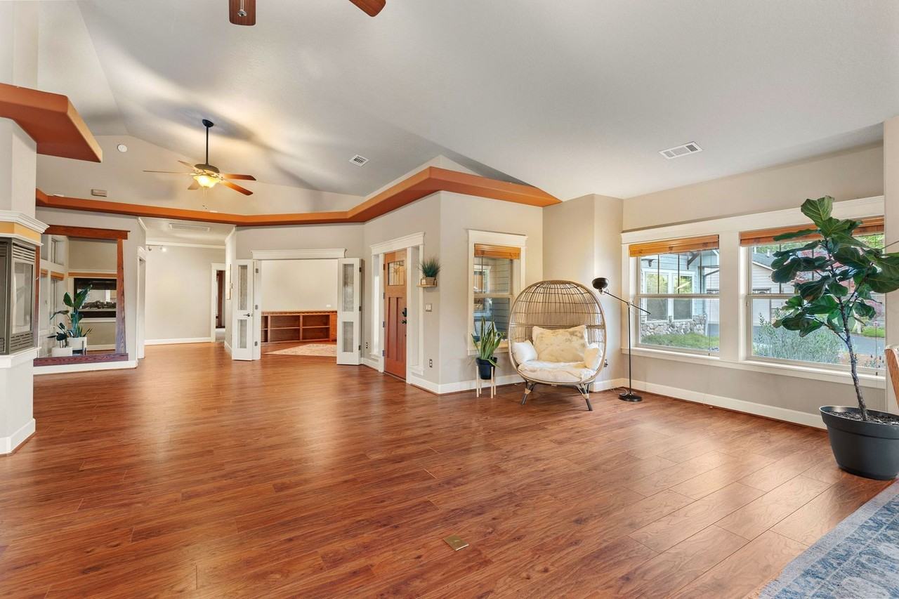 1858 Nw Sunview Pl - Photo 3 of 43