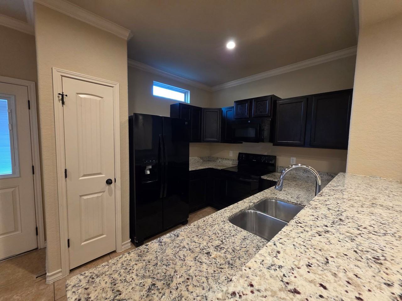 6838 Lakeview Dr - Photo 4 of 20