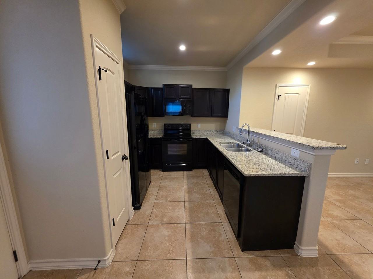 6838 Lakeview Dr - Photo 5 of 20