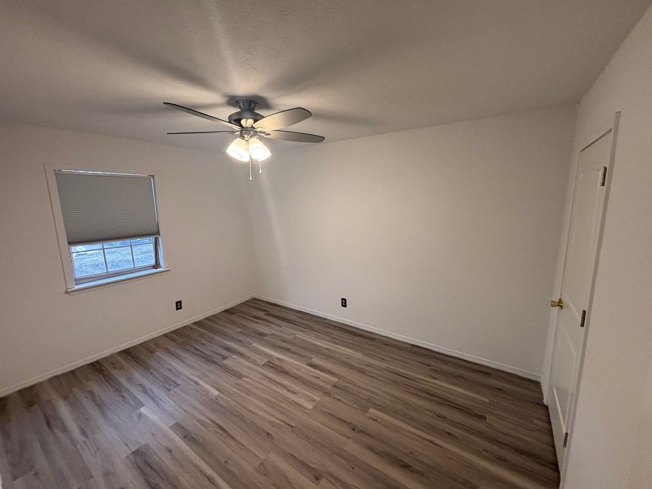 1292-MF4-E - Photo 3 of 5