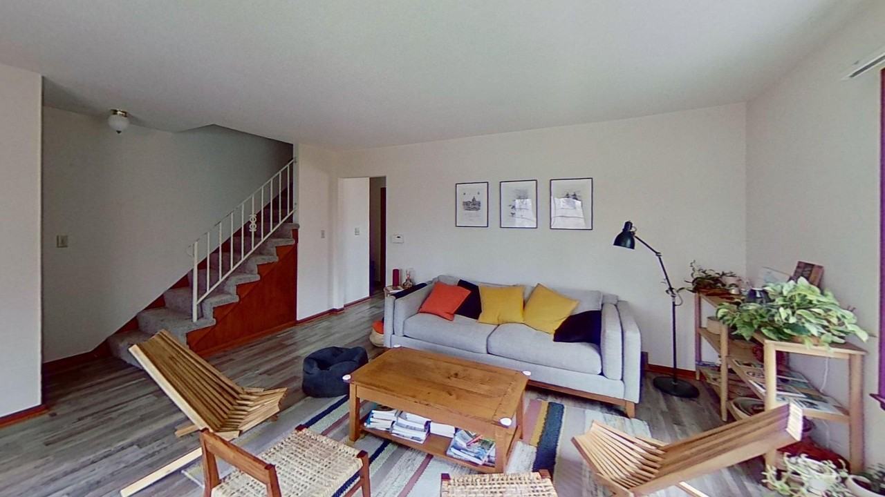 216 N Riverside Dr - Photo 4 of 13