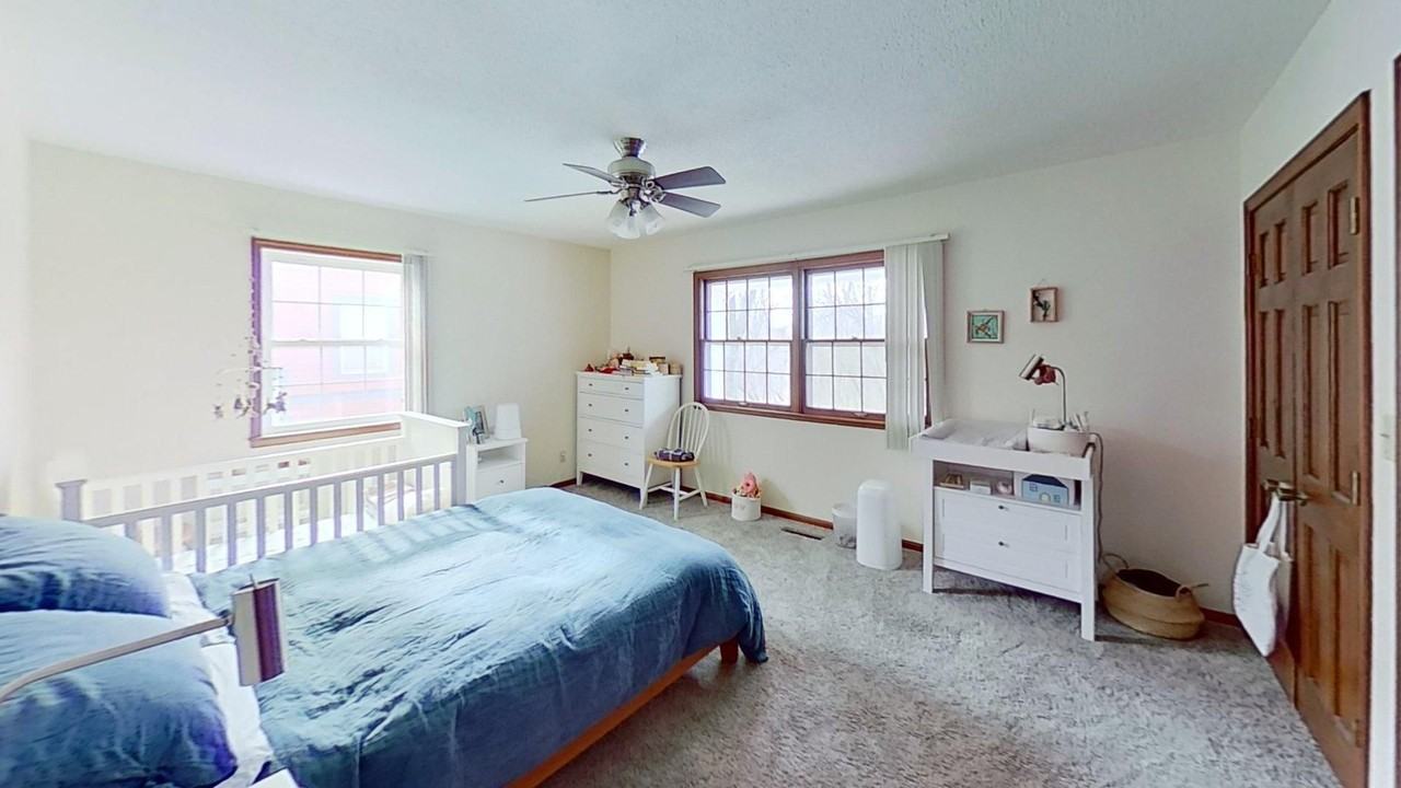 216 N Riverside Dr - Photo 6 of 13