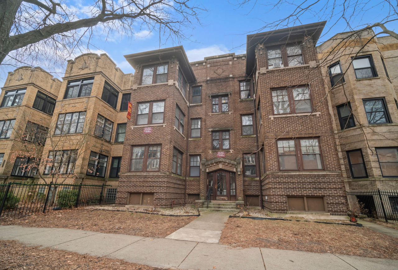 1223 North Shore - Photo 2 of 10