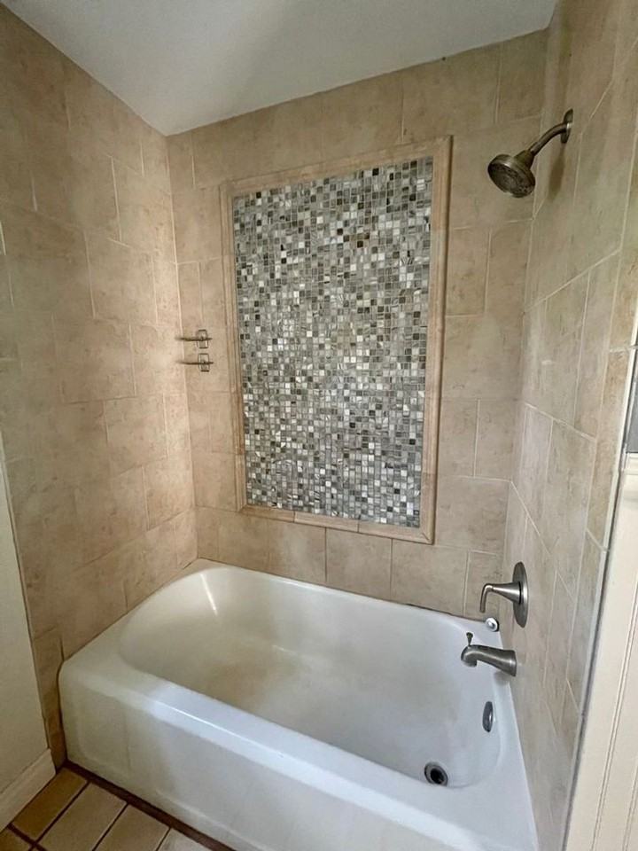 849 Ballinger St - Photo 3 of 17