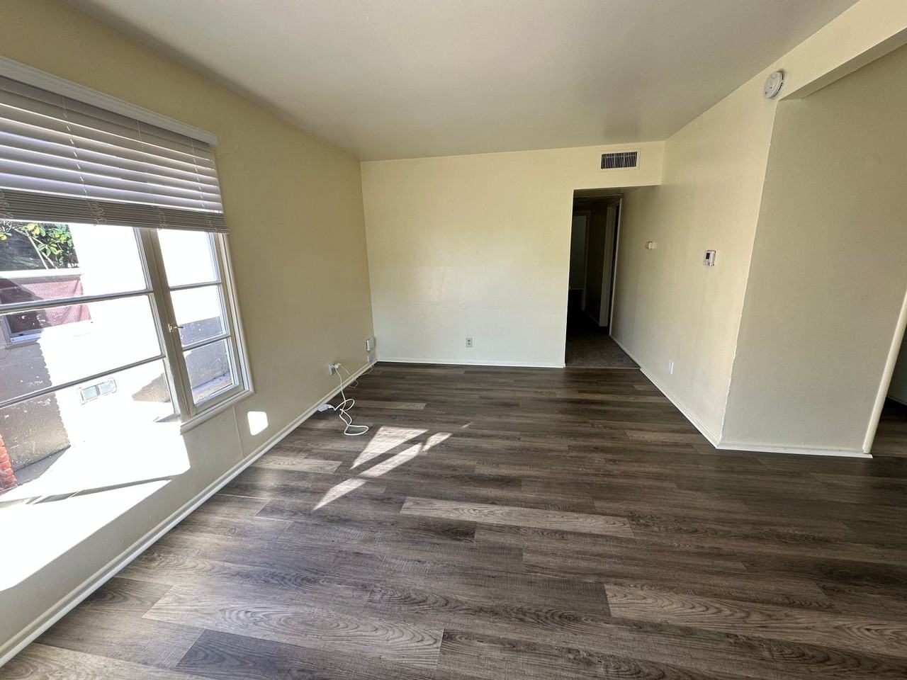 432 Everett St - Photo 3 of 9