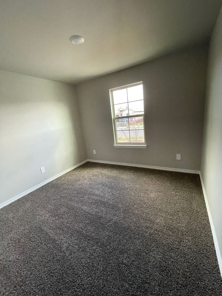 1274 Breebry Dr - Photo 2 of 5