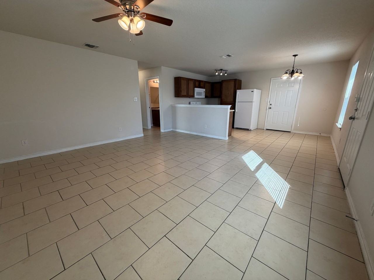 207 Carranza St - Photo 6 of 17