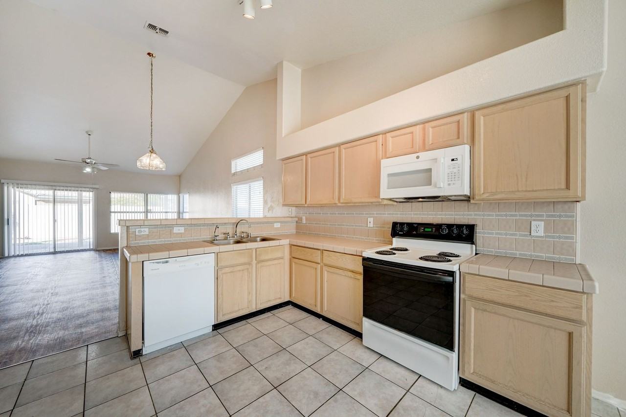 761 N Granada Dr - Photo 6 of 21