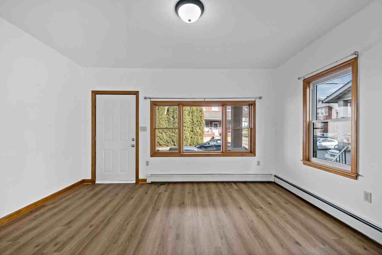 1394 Newport Ave - Photo 3 of 22