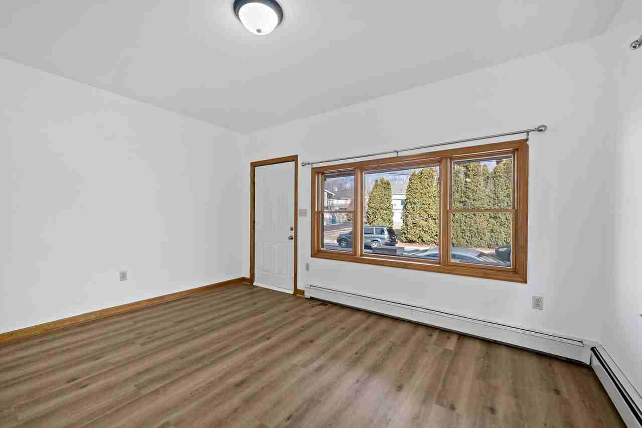 1394 Newport Ave - Photo 4 of 22