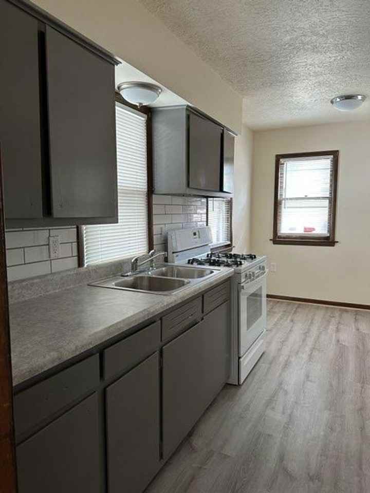 3422 Davis Ave - Photo 7 of 10