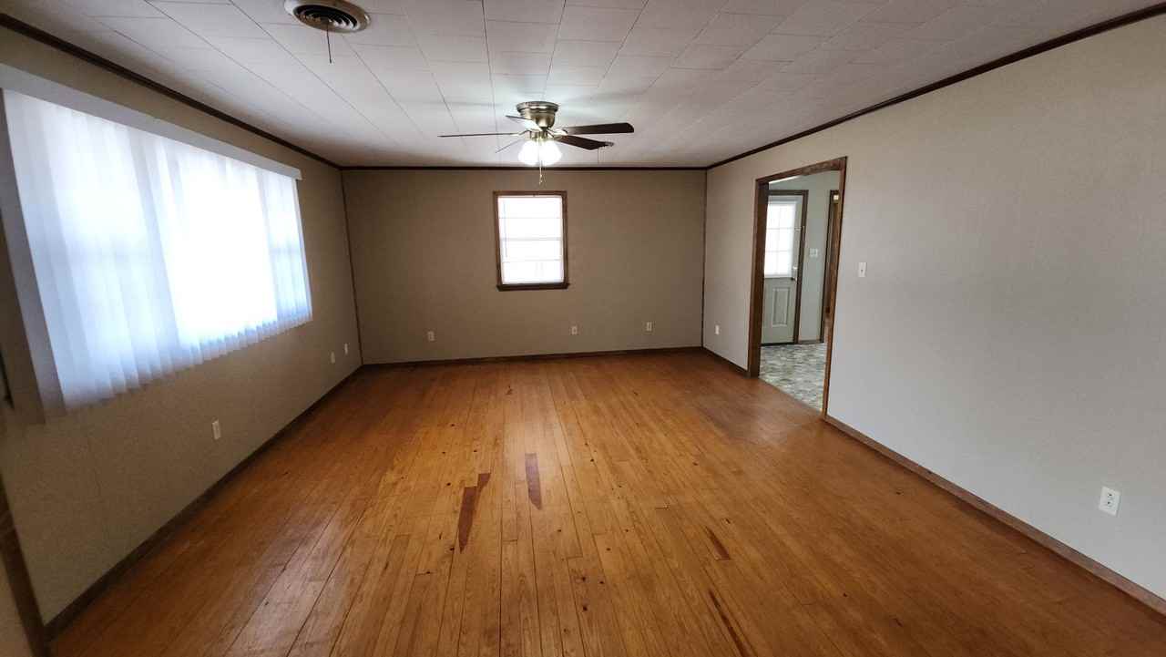 605 N Front St - Photo 2 of 29