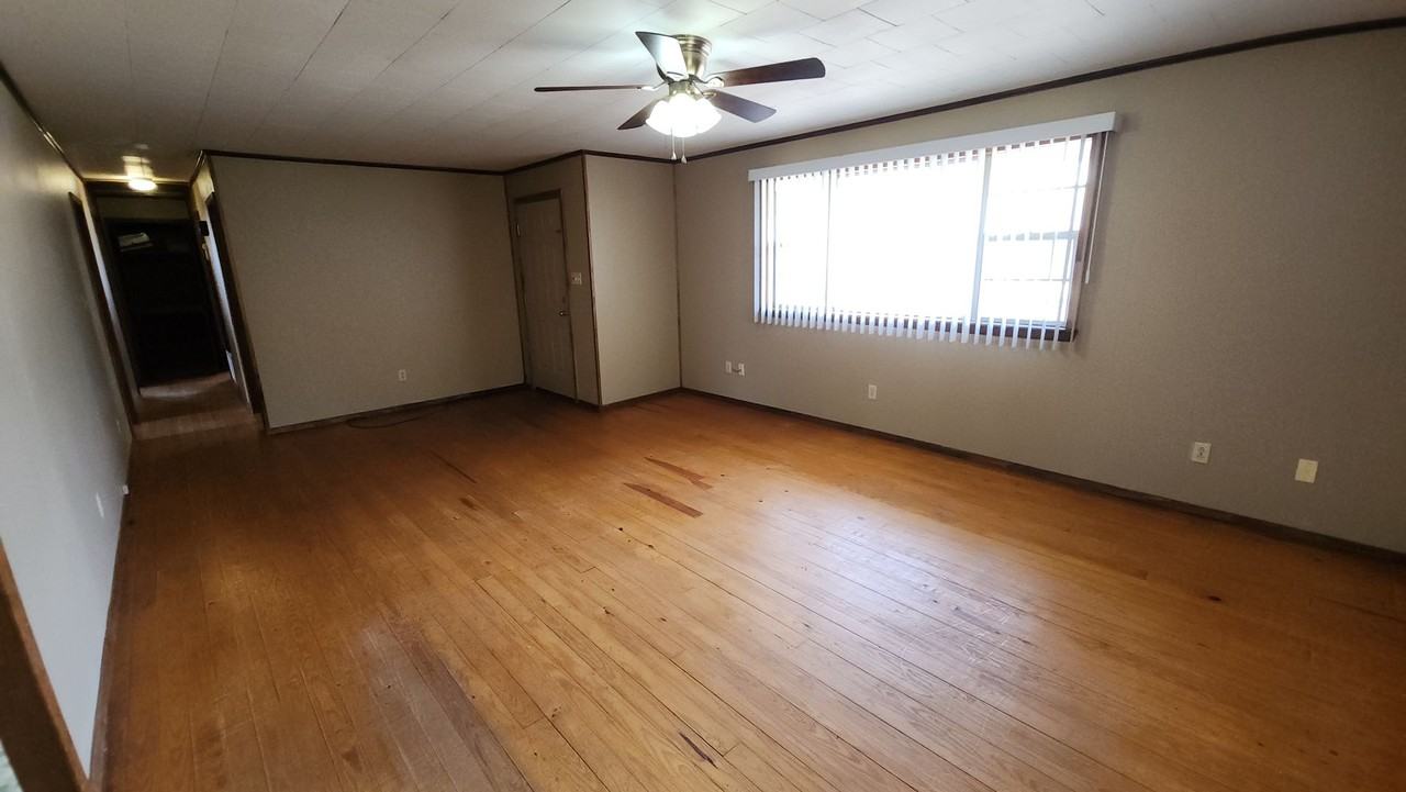 605 N Front St - Photo 3 of 29