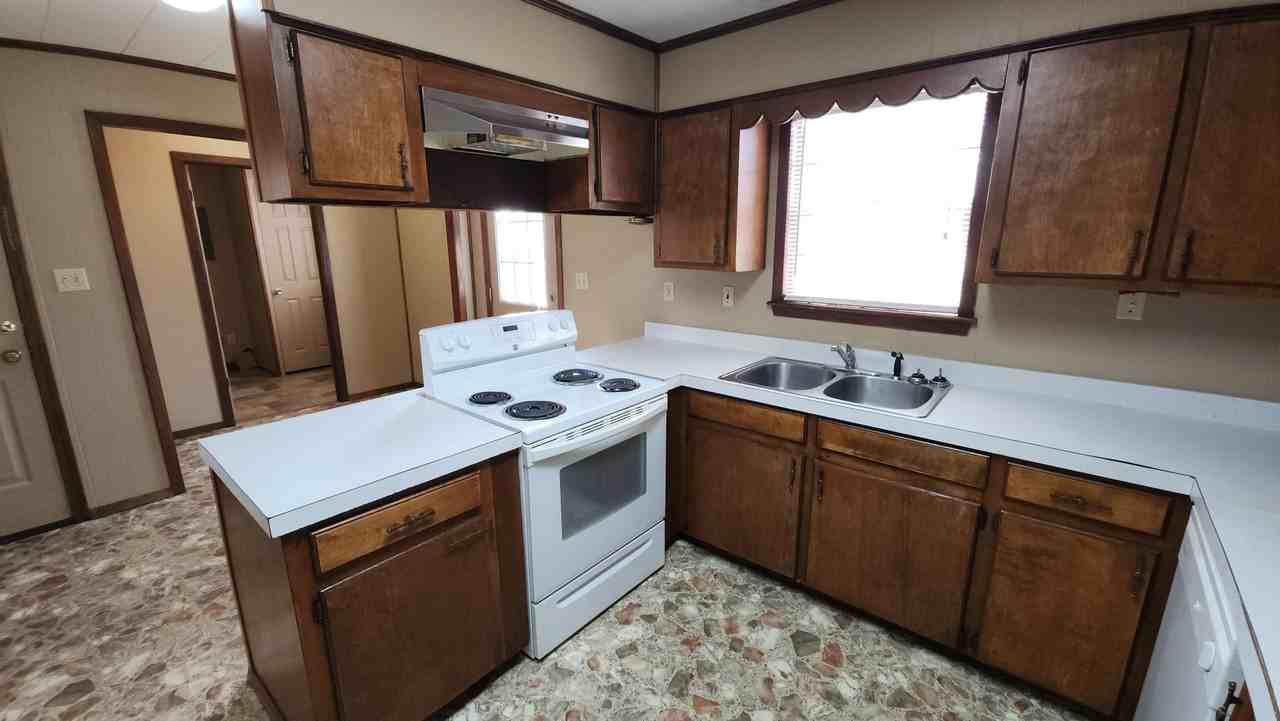 605 N Front St - Photo 4 of 29