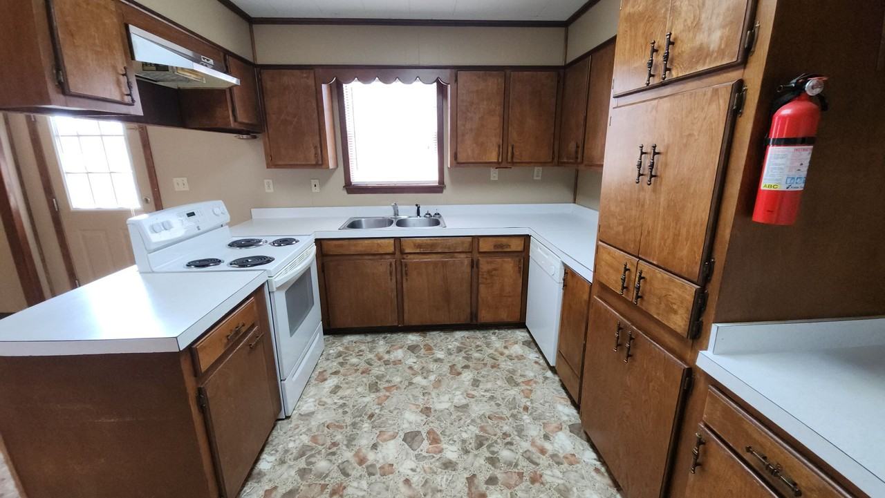 605 N Front St - Photo 5 of 29