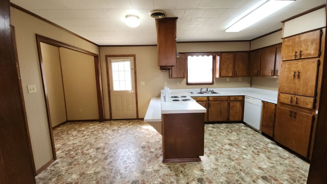 605 N Front St - Photo 7 of 29