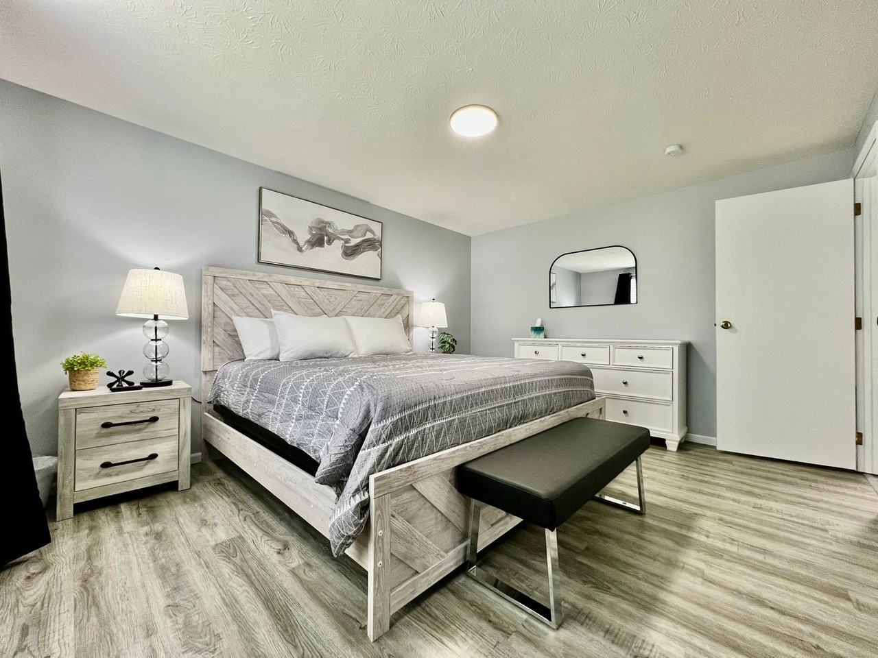 6631 Pin Oak Ct - Photo 3 of 44