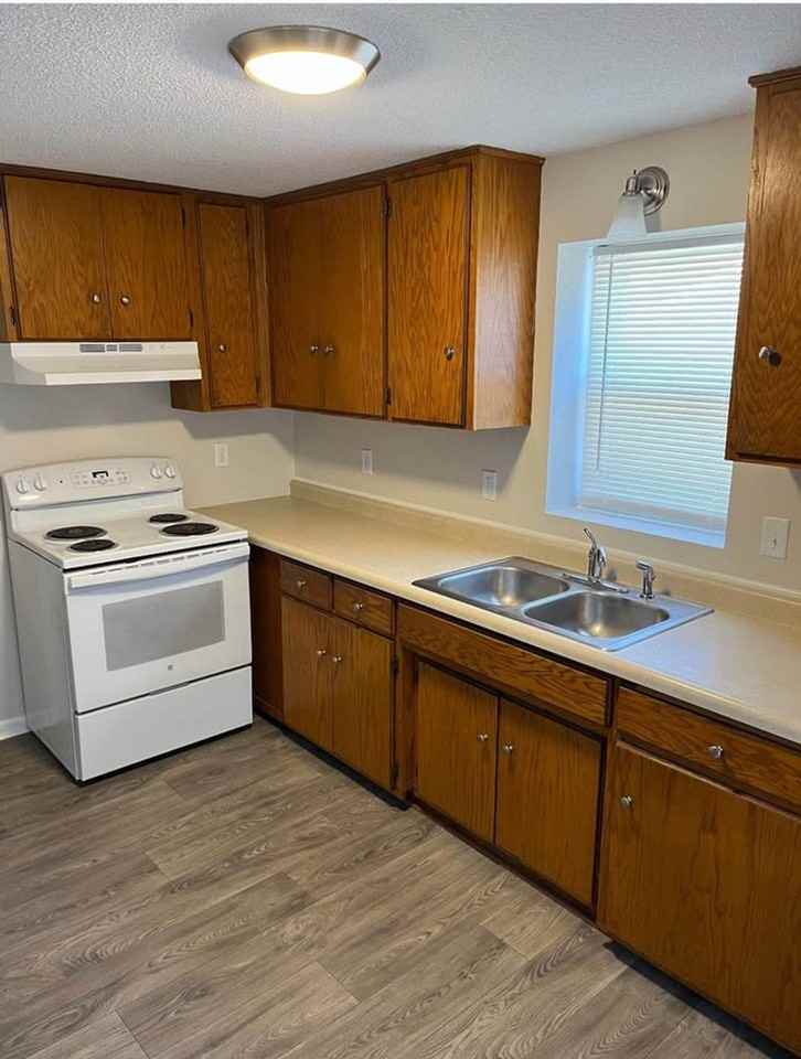 116 E Church St - Photo 4 of 14