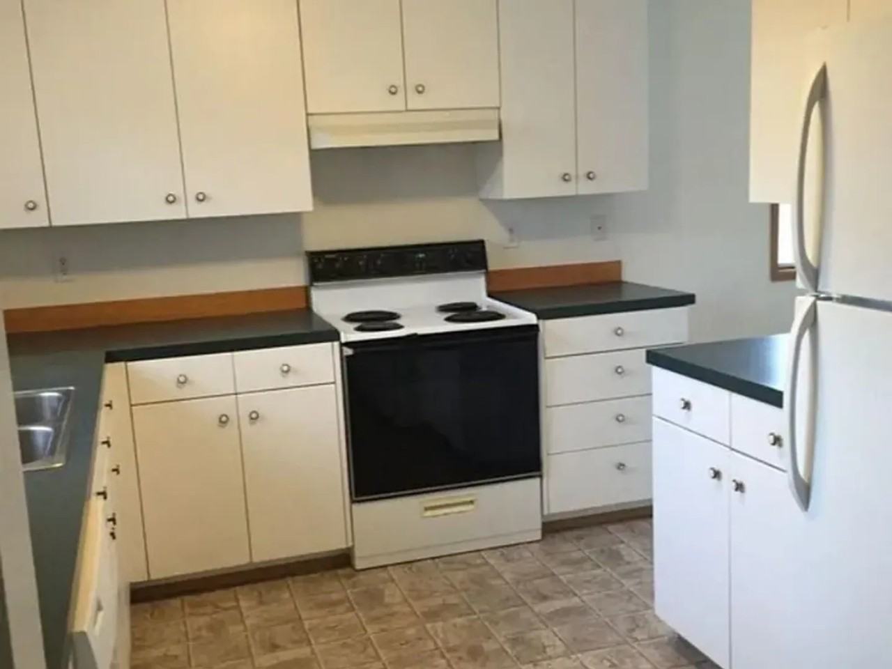 652 Nw Walnut Blvd - Photo 3 of 12