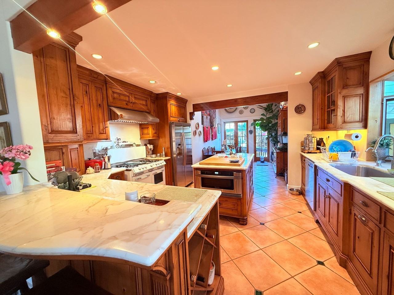 714 W Victoria St - Photo 4 of 25