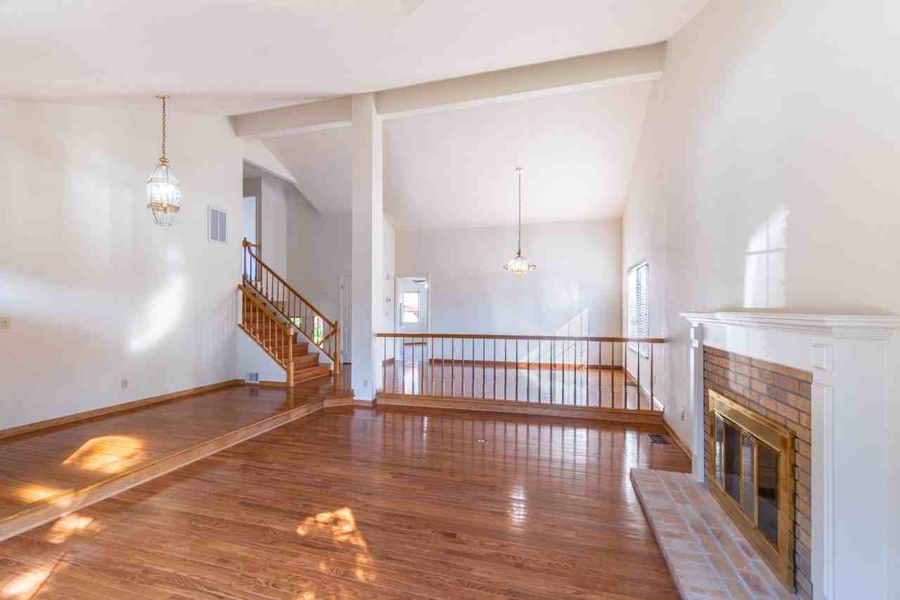 2741 Seminole Dr - Photo 2 of 32