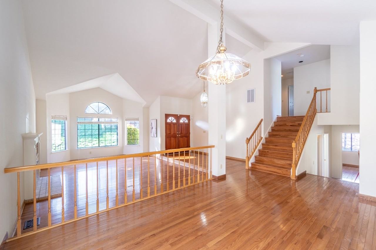 2741 Seminole Dr - Photo 4 of 32