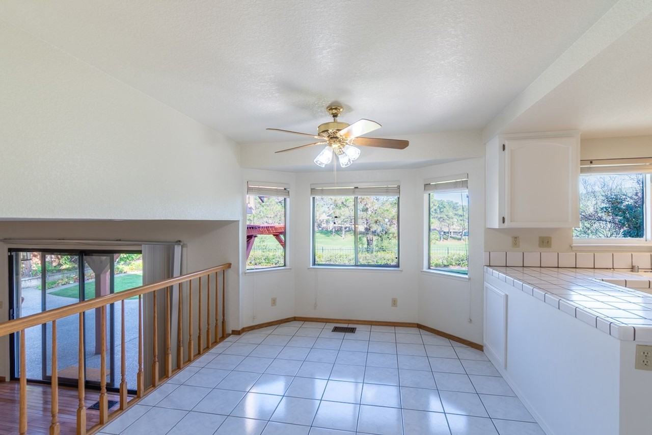 2741 Seminole Dr - Photo 5 of 32