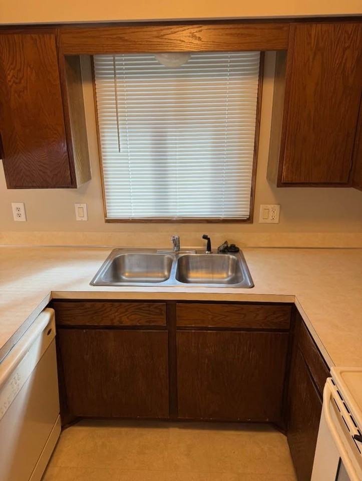 2245 N Cedar Ave - Photo 6 of 14