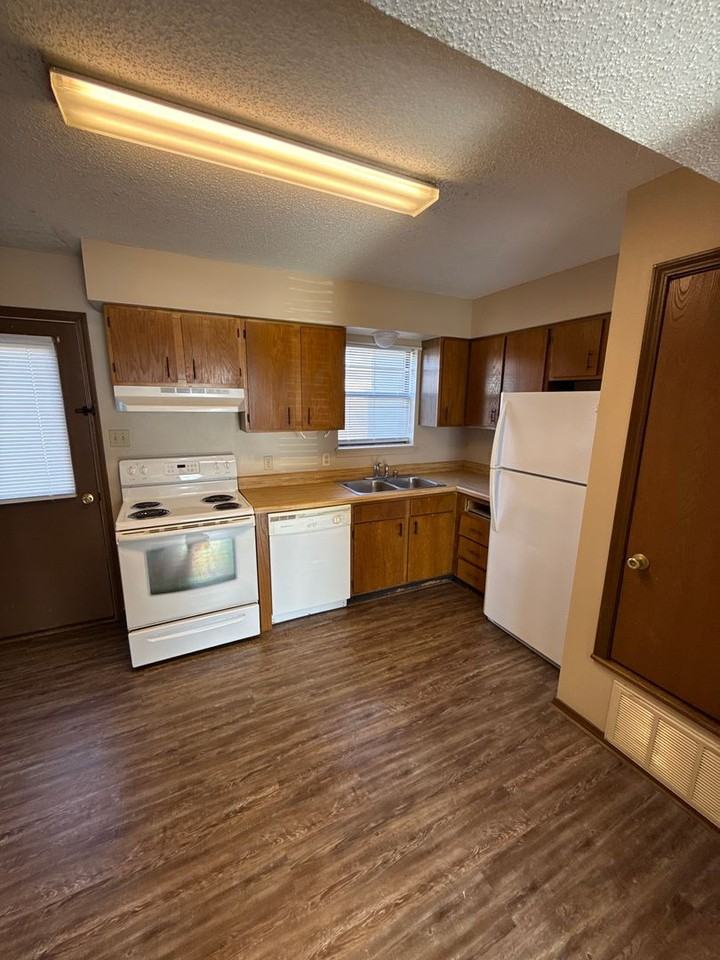 1706 W 2nd St - Photo 3 of 11