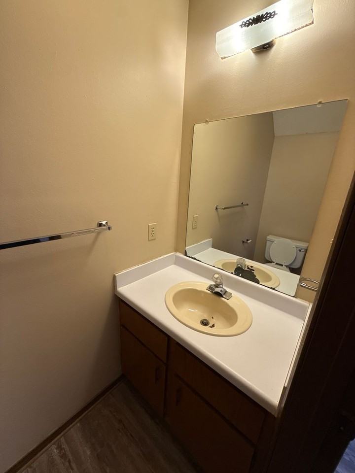 1706 W 2nd St - Photo 5 of 11